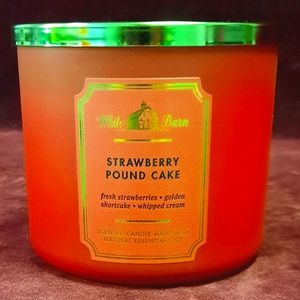 Bath and Body Works Strawberry Pound Cake 3 wick candle! 🍓🍰